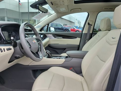 Used 2024 Cadillac XT6 Premium Luxury w/ Technology Package AWD/4WD image 18