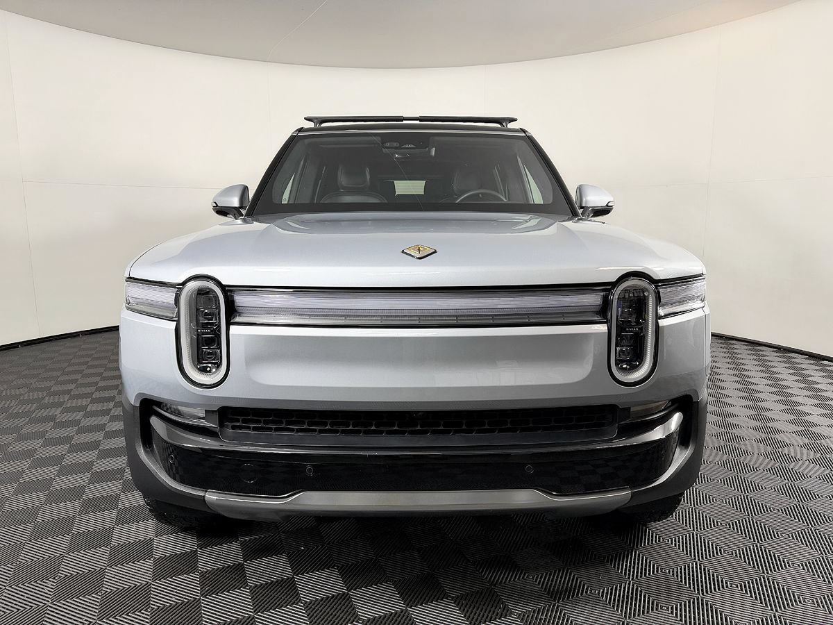 Used 2025 Rivian R1S Adventure Dual AWD/4WD image 4