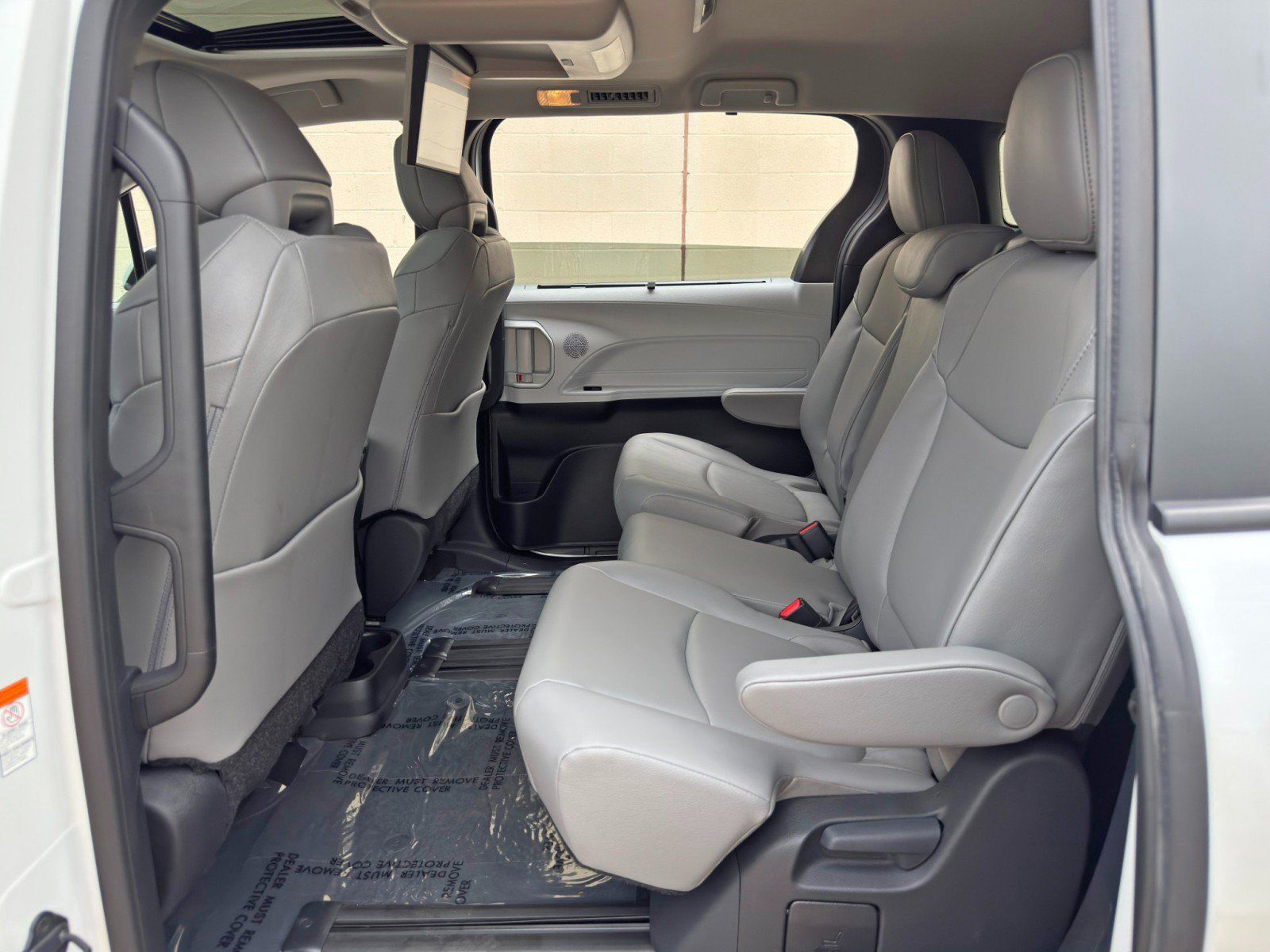 Used 2026 Toyota Sienna XLE FWD image 47