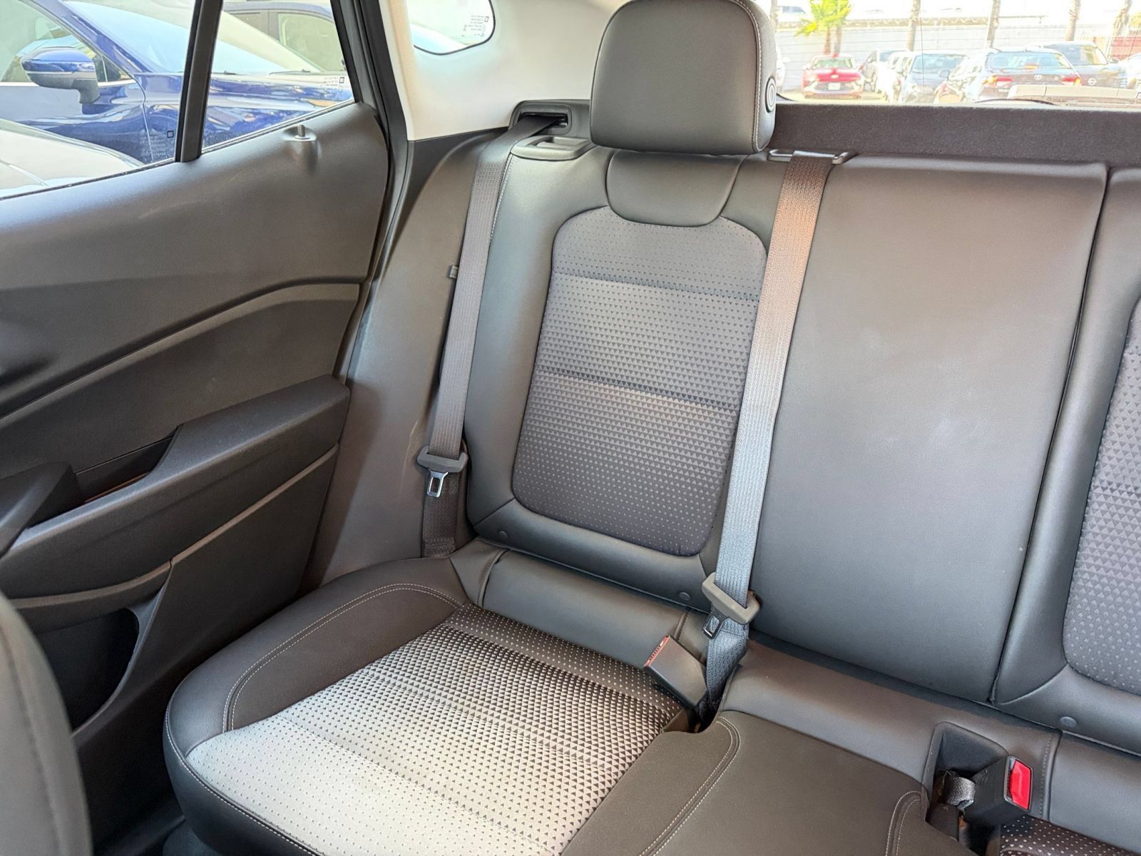 Used 2025 Chevrolet Trax LT FWD image 37