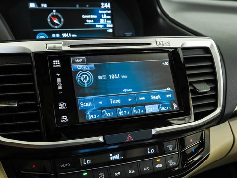 Used 2016 Honda Accord Touring image 24