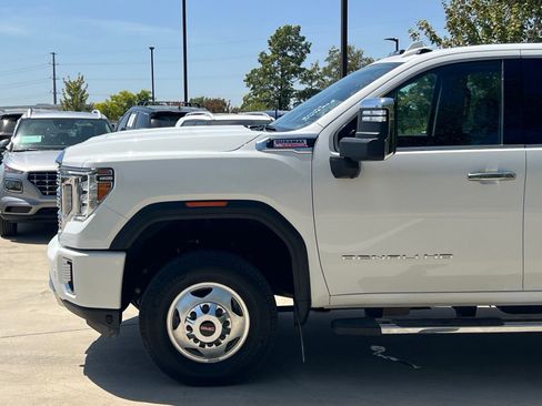Used 2022 GMC Sierra 3500 Denali w/ Denali Ultimate Package AWD/4WD image 8