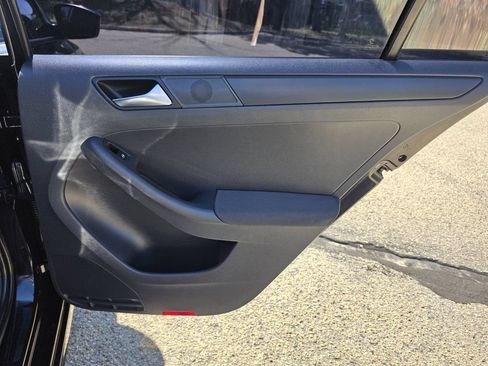 Used 2011 Volkswagen Jetta S FWD image 19