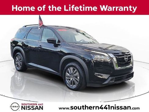 Certified 2024 Nissan Pathfinder SV FWD image 1