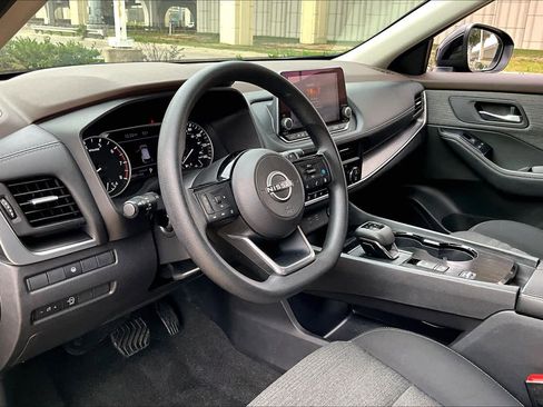 Used 2023 Nissan Rogue SV image 15