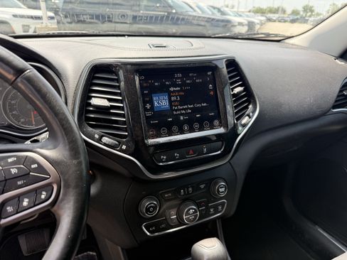 Used 2019 Jeep Cherokee Limited w/ Technology Group AWD/4WD image 19