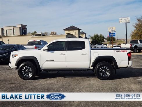 Used 2018 Toyota Tacoma TRD Off-Road image 4