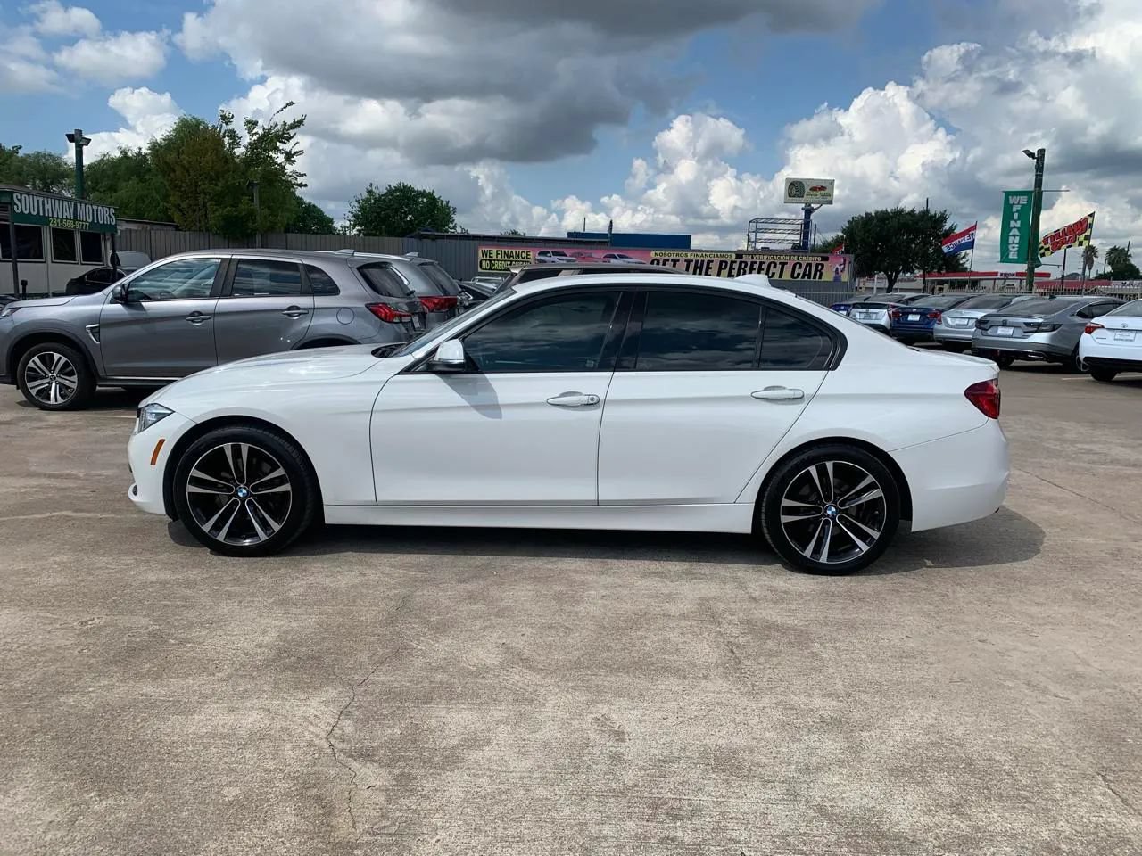 Used 2018 BMW 330i Sedan w/ Shadow Sport Edition RWD image 9