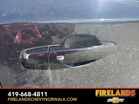 Used 2023 Chevrolet Traverse LT image 12