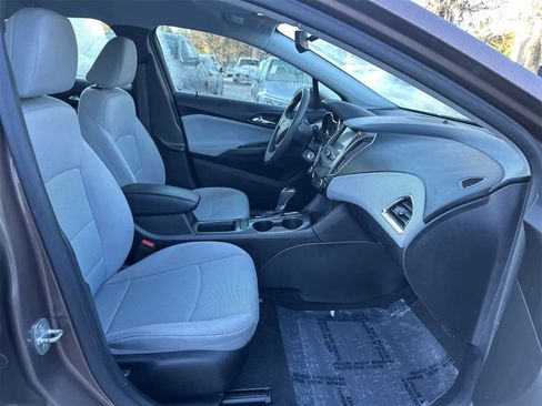 Used 2019 Chevrolet Cruze LS image 17