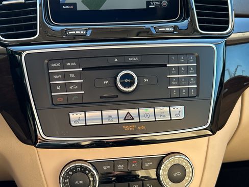 Used 2019 Mercedes-Benz GLE 400 4MATIC image 32