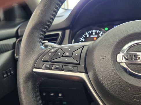 Used 2019 Nissan Rogue SL w/ Premium Package image 29