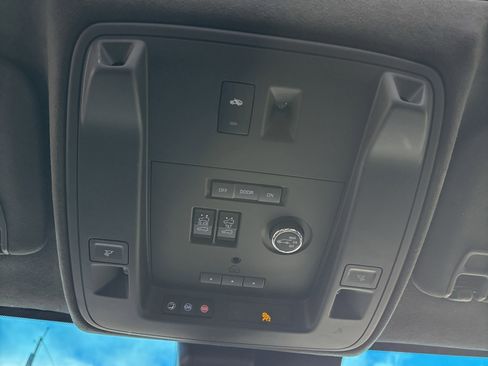 Used 2018 Cadillac Escalade ESV Platinum image 45