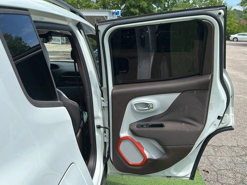 Used 2016 Jeep Renegade Latitude w/ Safety & Security Group FWD image 20