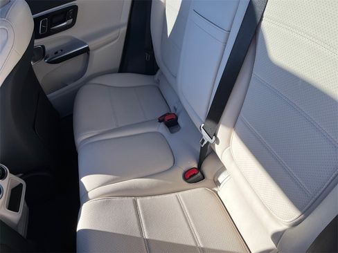 Certified 2025 Mercedes-Benz GLC 300 4MATIC image 10