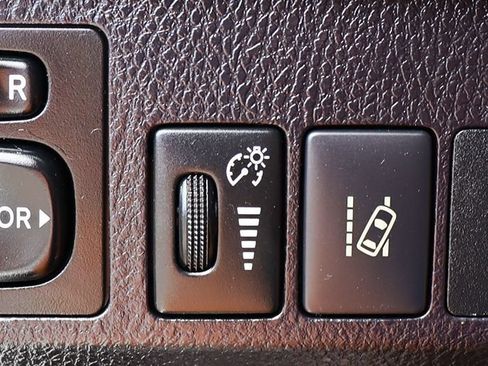 Used 2018 Toyota RAV4 LE w/ All Weather Liner Package FWD image 41