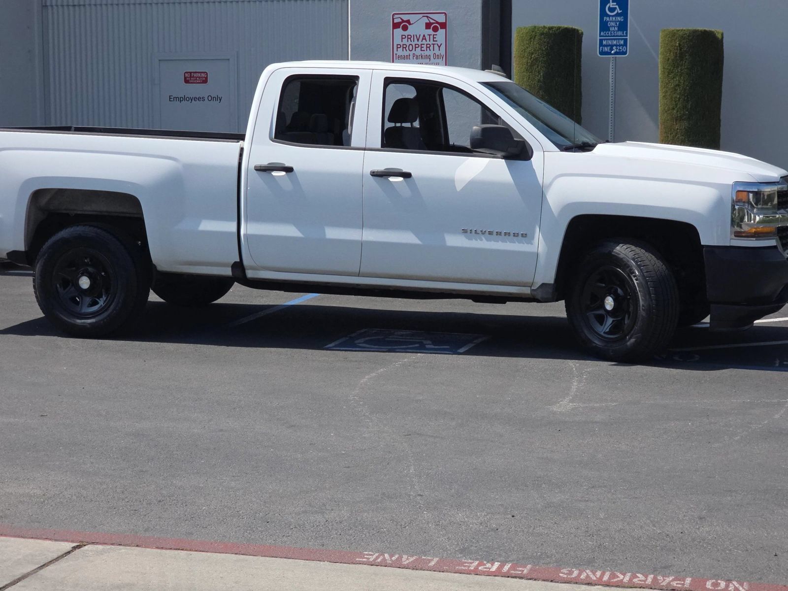 Used 2017 Chevrolet Silverado 1500 W/T RWD image 2