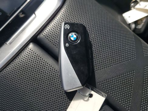 Used 2023 BMW 760i xDrive image 31