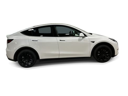 Certified 2023 Tesla Model Y Long Range AWD/4WD image 7