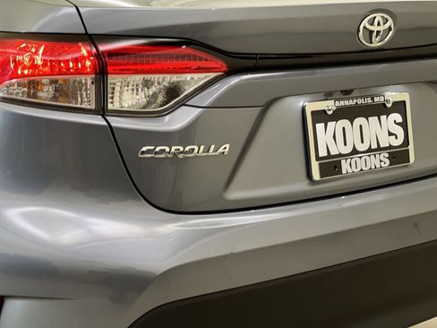 Used 2025 Toyota Corolla LE w/ LE Premium Package FWD image 30