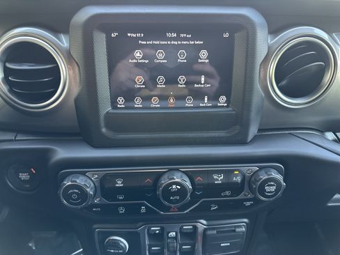 Used 2020 Jeep Wrangler Unlimited Sahara AWD/4WD image 26