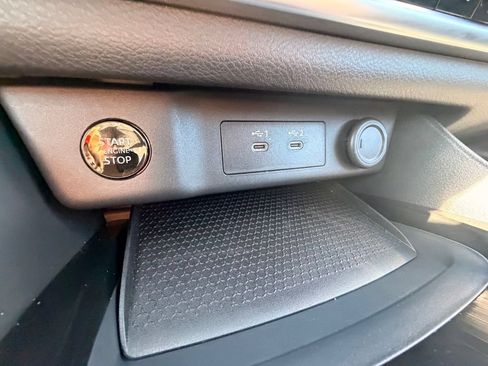 Certified 2025 Nissan Rogue SV FWD image 26