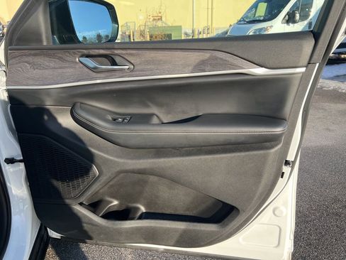 Certified 2023 Jeep Grand Cherokee L Limited w/ Luxury Tech Group II image 10