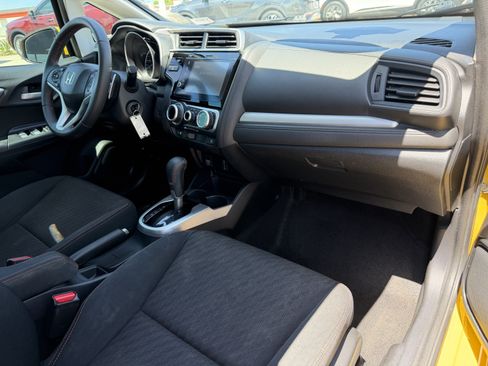Used 2019 Honda Fit Sport image 12