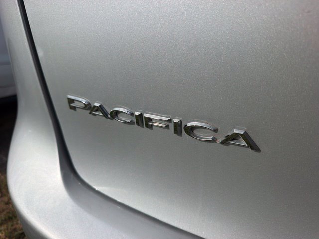 Used 2024 Chrysler Pacifica Touring-L FWD image 11