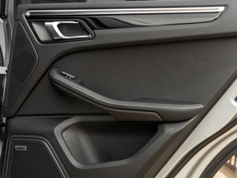 Certified 2024 Porsche Macan AWD/4WD image 37