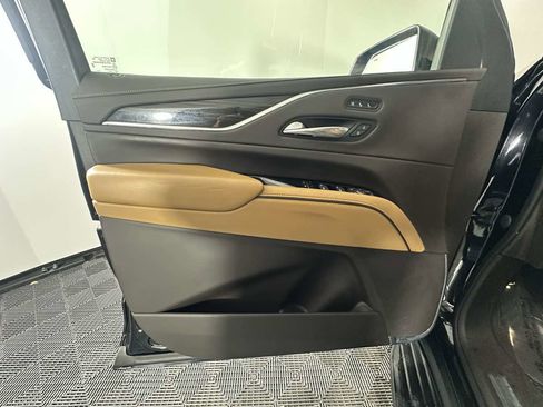 Used 2022 Cadillac Escalade ESV Premium Luxury image 15