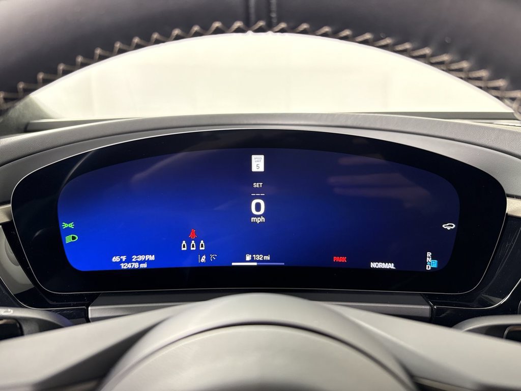 Certified 2025 Porsche Macan Turbo Electric AWD/4WD image 36