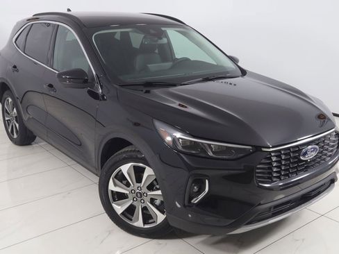 Used 2023 Ford Escape Platinum image 17