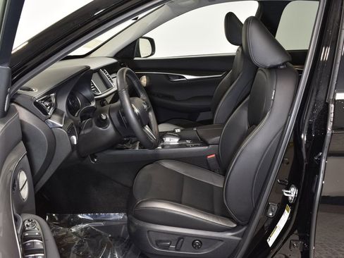 Certified 2025 INFINITI QX50 Luxe image 11