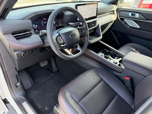 New 2026 Ford Explorer Platinum AWD/4WD image 9