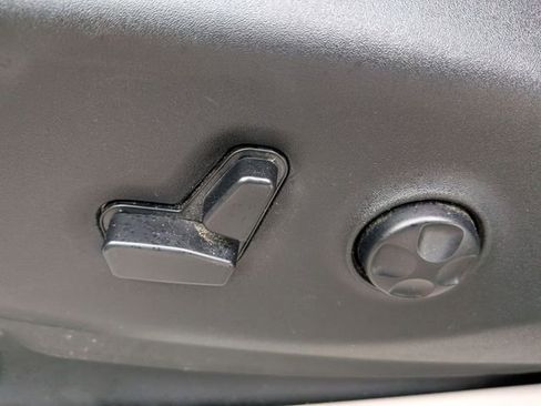 Certified 2018 Chrysler Pacifica Touring-L Plus image 12