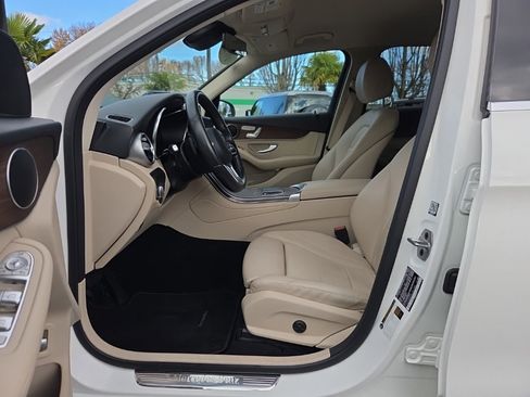 Used 2022 Mercedes-Benz GLC 300 image 4