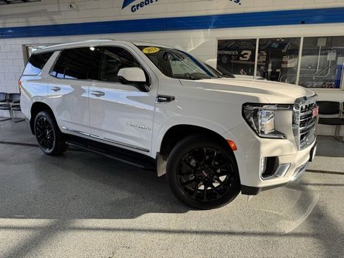 Used 2023 GMC Yukon SLT image 2