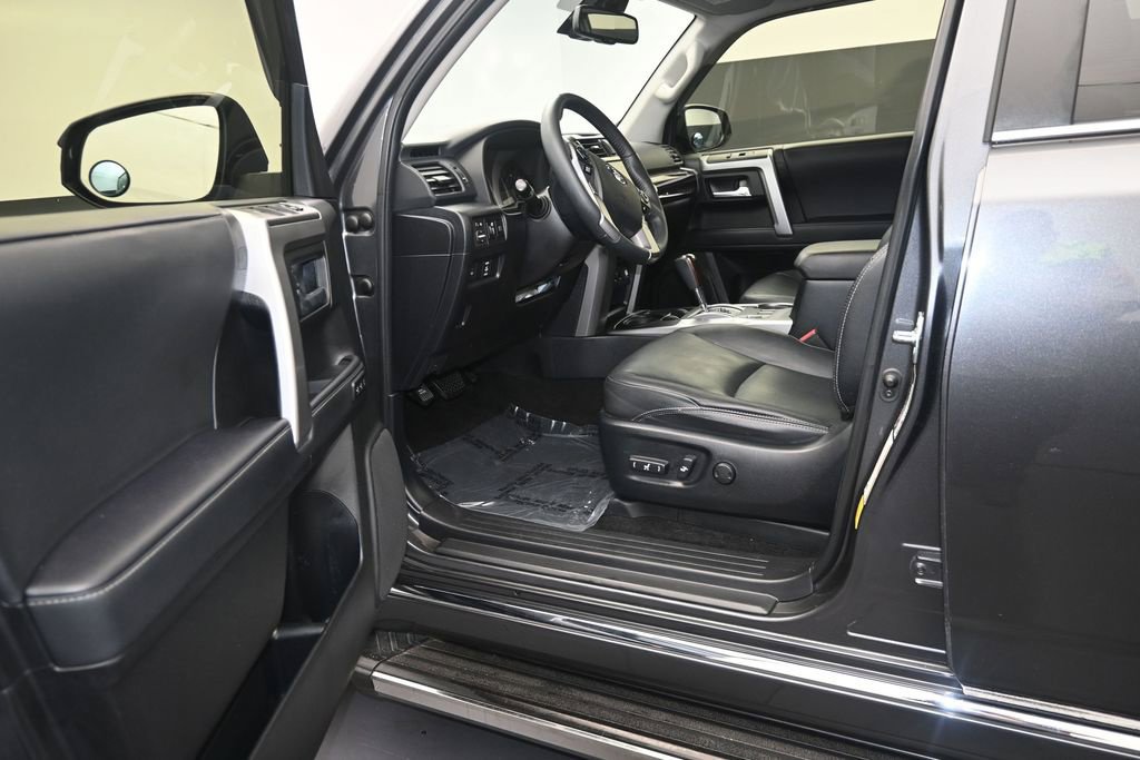 Used 2020 Toyota 4Runner Limited RWD image 10