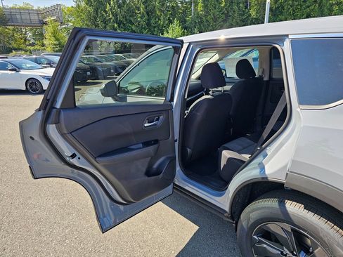 New 2026 Nissan Rogue SV w/ Cold Weather Package AWD/4WD image 18