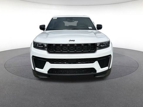 New 2026 Jeep Grand Cherokee Altitude image 5