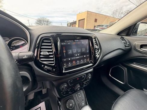 Used 2018 Jeep Compass Limited w/ Navigation Group AWD/4WD image 19