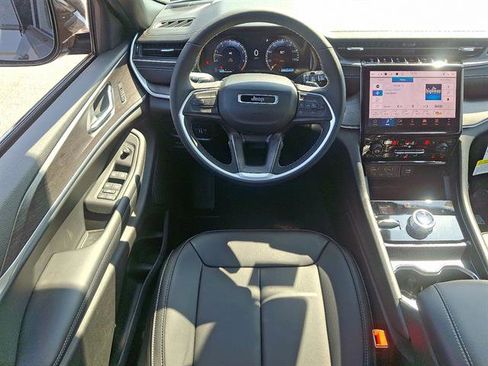 New 2025 Jeep Grand Cherokee Limited image 8