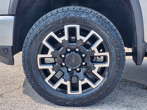 Used 2024 Chevrolet Silverado 2500 High Country w/ High Country Premium Package AWD/4WD image 10
