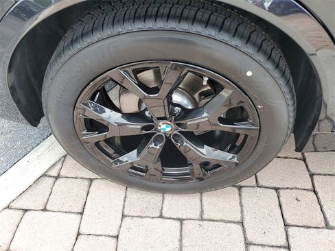 Used 2023 BMW X7 xDrive40i w/ Premium Package image 7