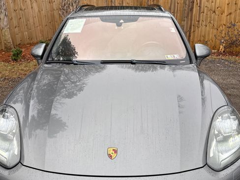 Used 2017 Porsche Cayenne Turbo image 24