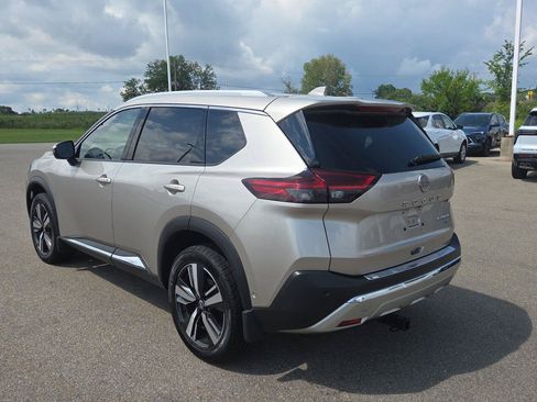 Used 2022 Nissan Rogue Platinum w/ Head-Up Display Package AWD/4WD image 3