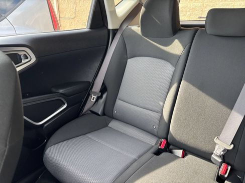Used 2025 Kia Soul LX w/ LX Technology Package FWD image 38