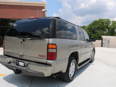Used 2001 GMC Yukon XL Denali AWD/4WD image 43