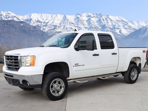 Used 2008 GMC Sierra 2500 SLE w/ Z71 Off-Road Package image 2